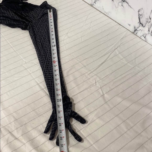 Skims Velvet Crop Top Logo 2X Soot Black Plus Size Logo Burnout Open Bust - Picture 10 of 10